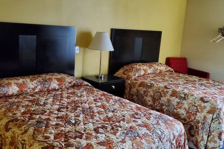 2 Queen Beds (4 of 5)