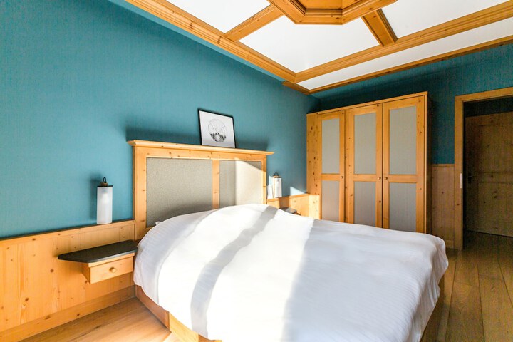Room 12 of 83