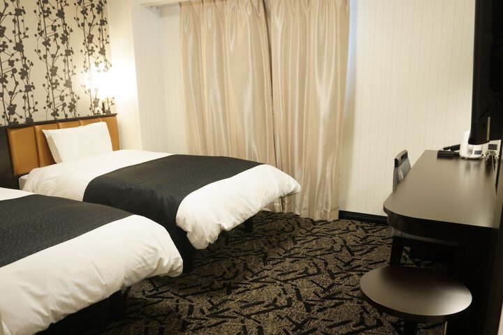 Room 14 of 37