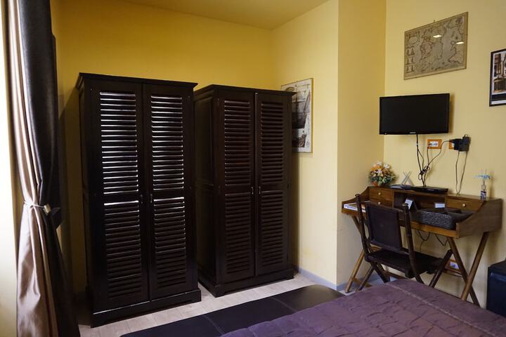 Room 28 of 49
