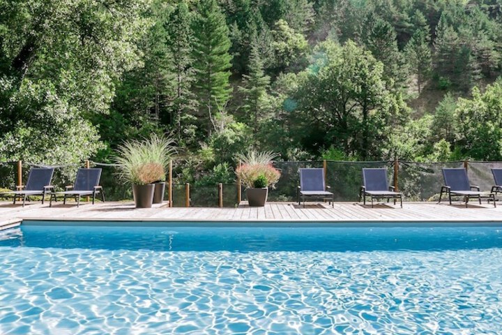 Pool 22 of 38