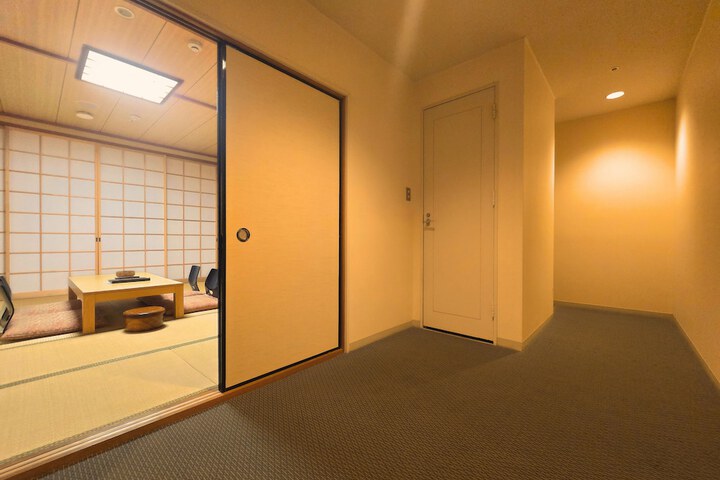 Room 23 of 53