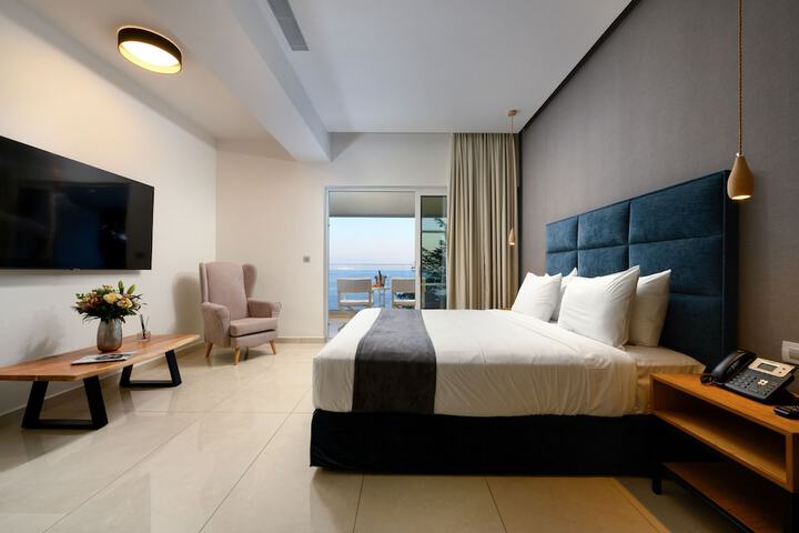 Room 51 of 113