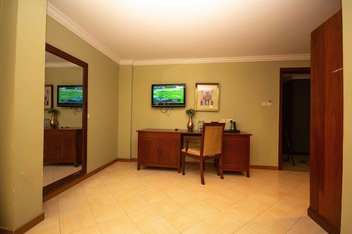 Room 11 of 24