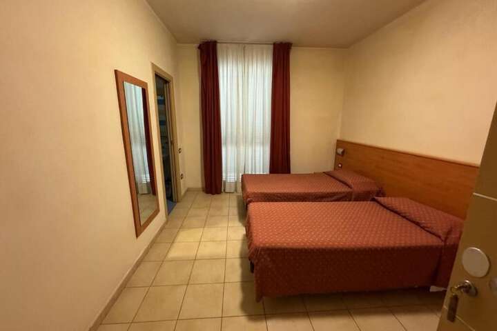 Room 3 of 35