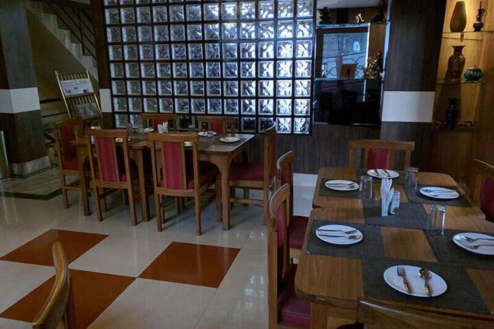 Dining 16 of 22