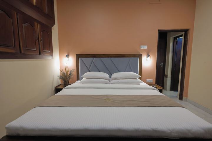 Room 33 of 65