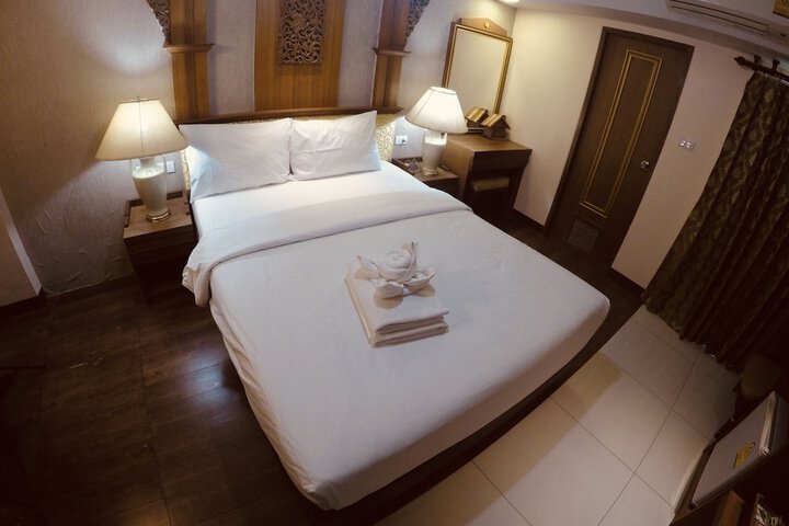 Room 18 of 77