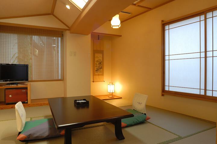 Room 6 of 114
