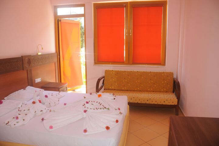 Room 7 of 32