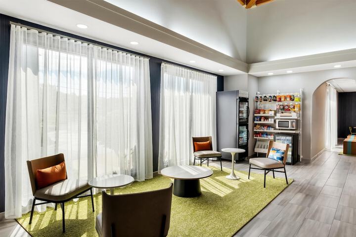 Entrance & Lobby