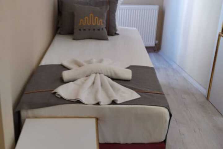 Room 16 of 110