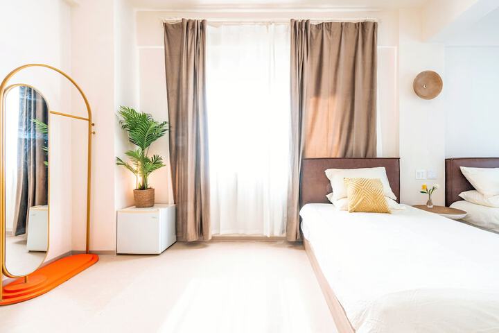 Room 10 of 47