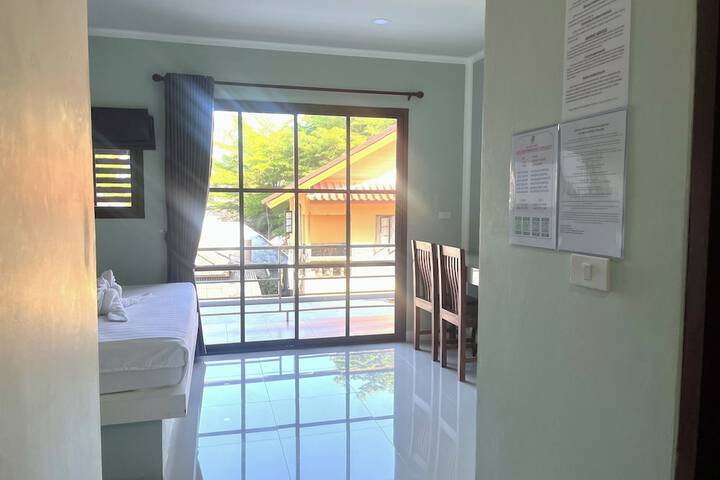 Room 25 of 43