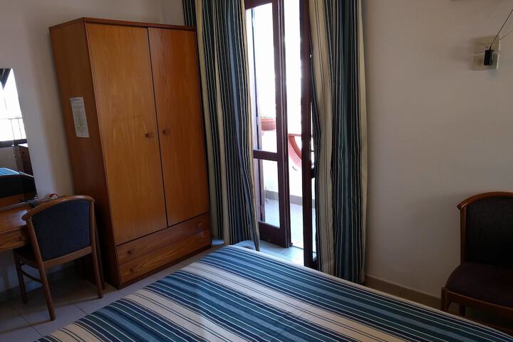 Room 11 of 36