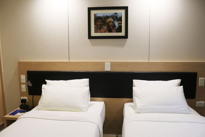 Room 8 of 28