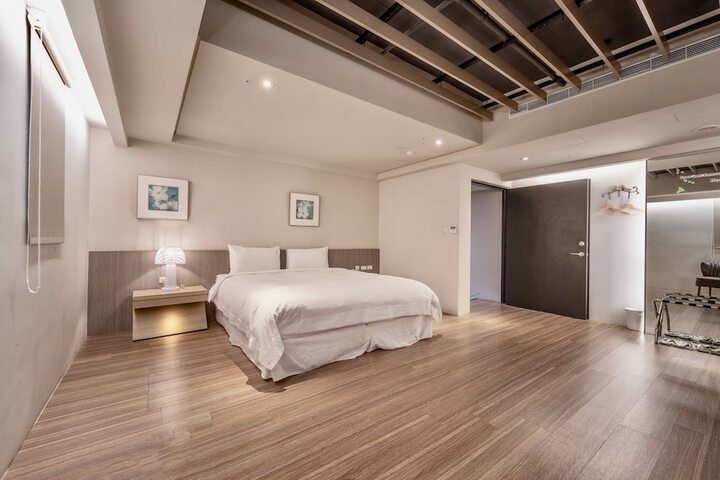 Room 16 of 86