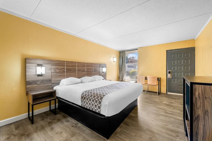 Room 32 of 43