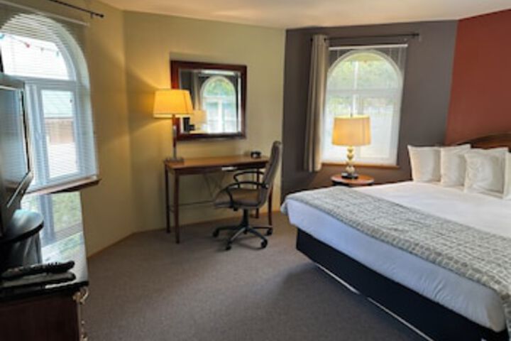 Room 121 of 390