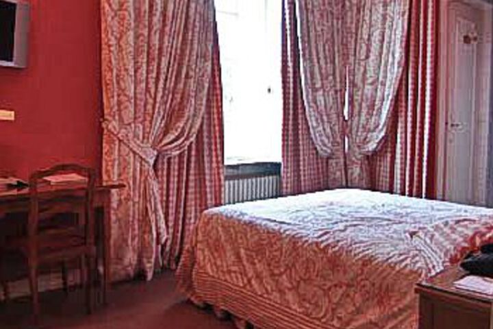 Room 10 of 21