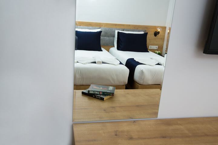 Room 12 of 85