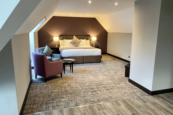 Room 9 of 43