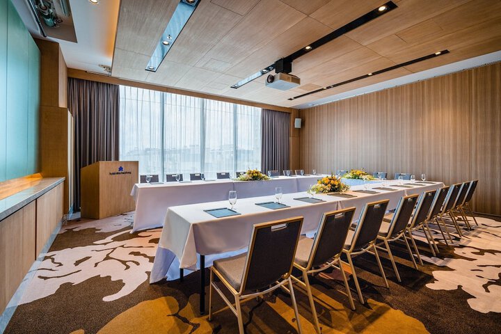 Ballroom/Hall 115 of 139