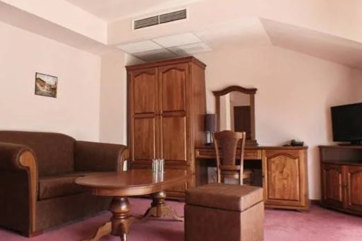 Room 5 of 20