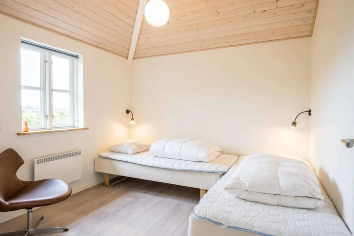 Room 2 of 15