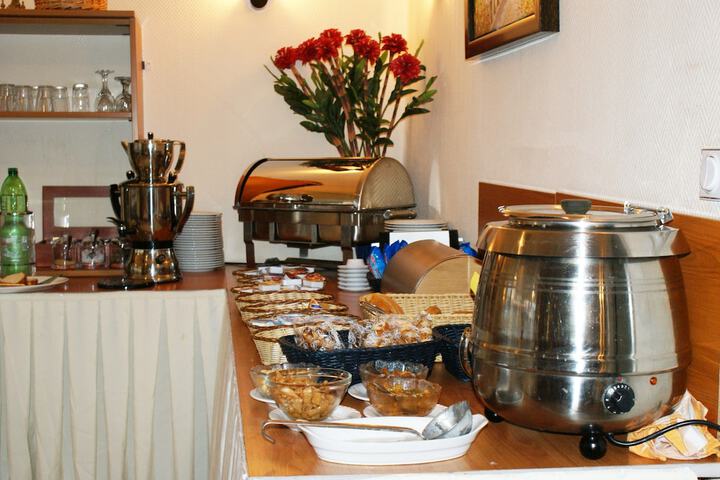 Breakfast/Coffee Service 28 of 33