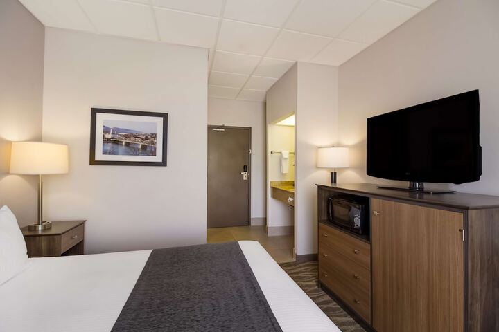 1 Queen Bed First Floor Microwave and Refrigerator WiFi Full Breakfast (9 of 25)