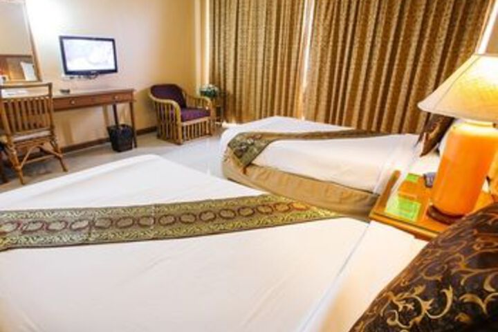 Room 9 of 27