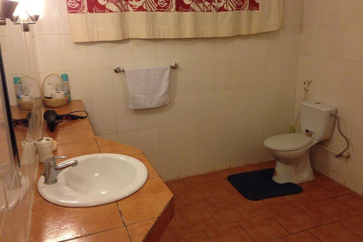 Room 11 of 32