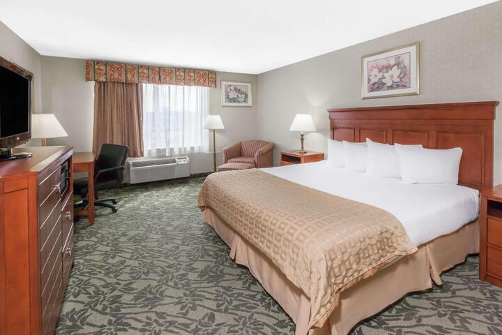 2 Queen Beds (3 of 6)