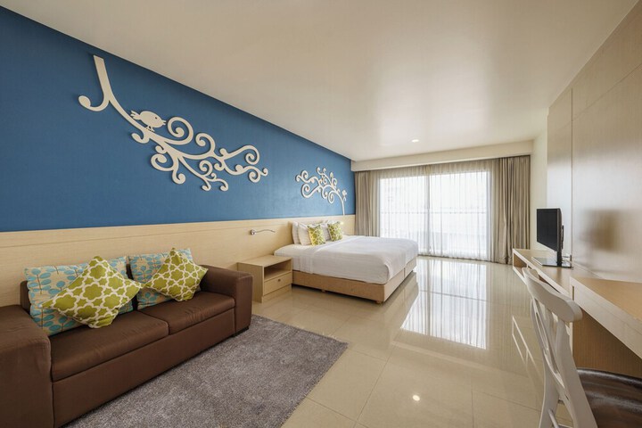 Room 8 of 32