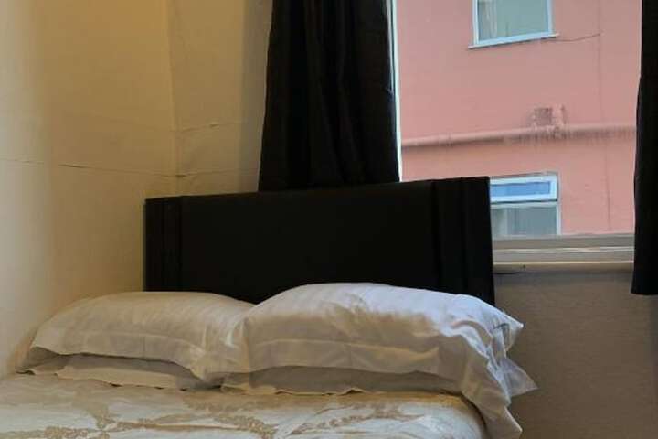 Room 16 of 39