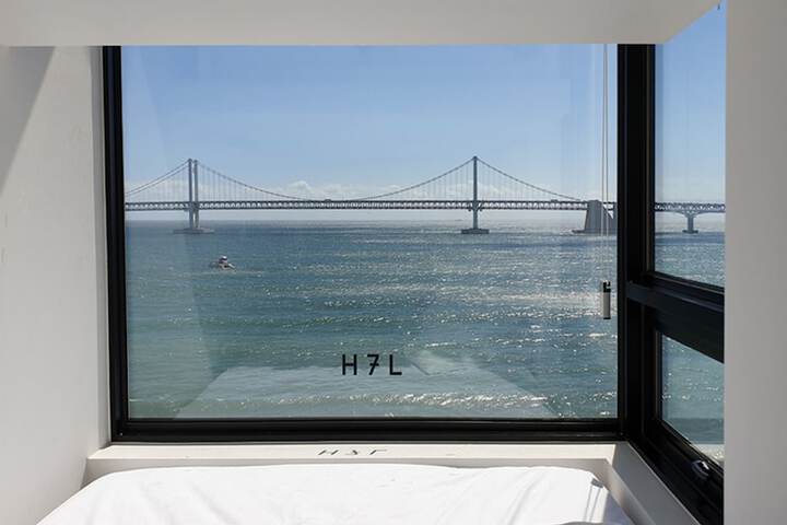 Room 17 of 72