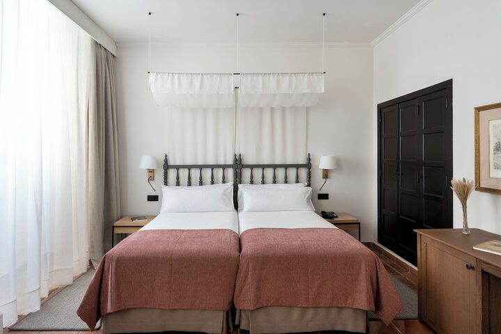 Room 9 of 50