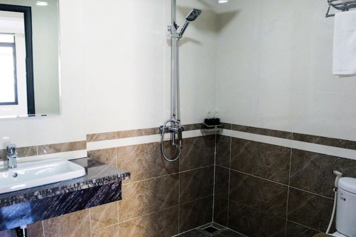 Room 8 of 10