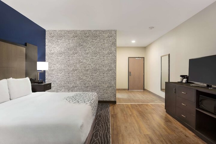 1 King Bed Mobility Accessible (16 of 23)