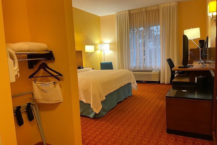 1 King Bed (1 of 22)
