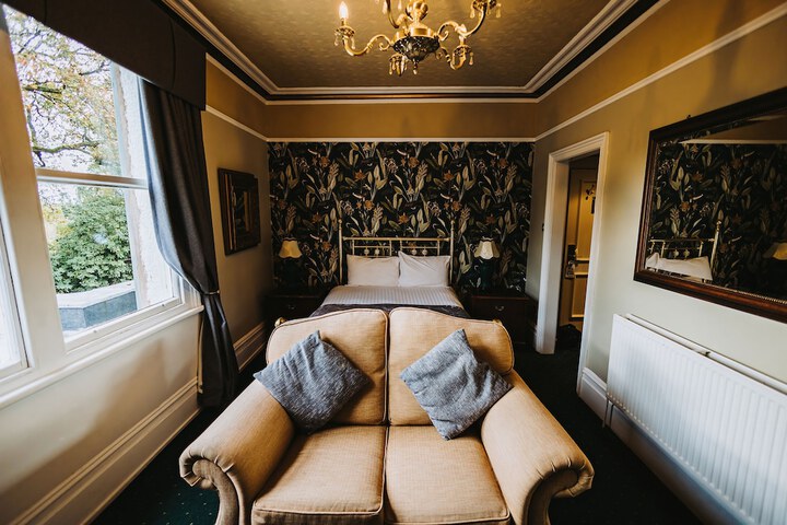 Room 12 of 49