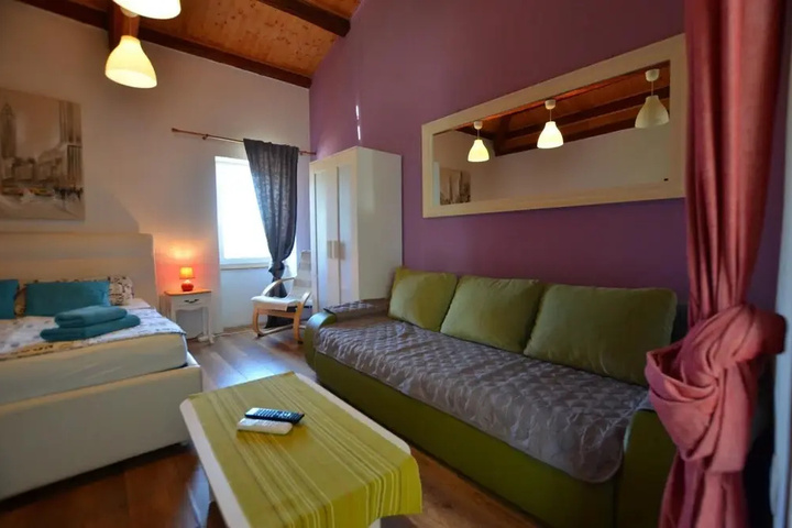 Room 5 of 14