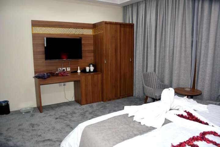 Room 2 of 7