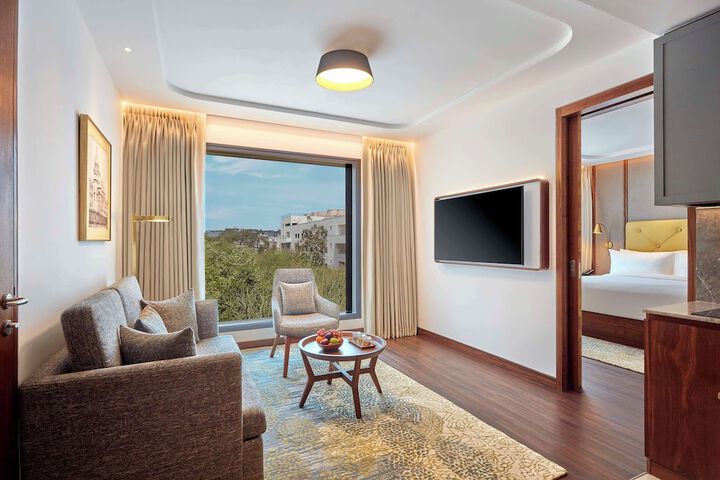 Room 15 of 38