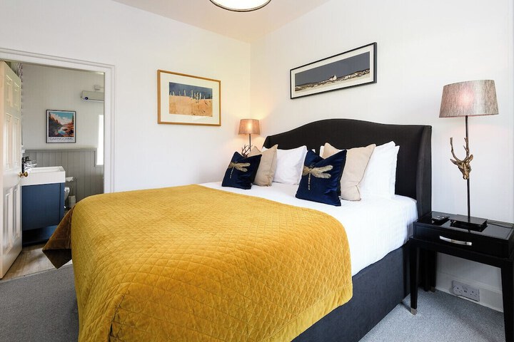 Room 65 of 160