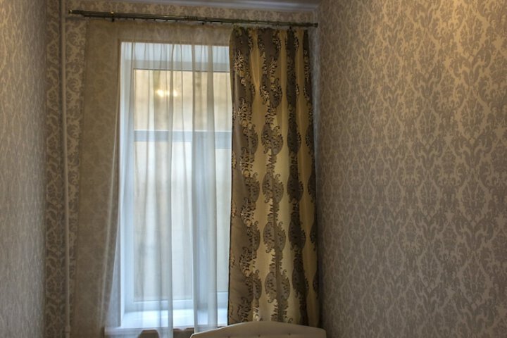 Room 7 of 18