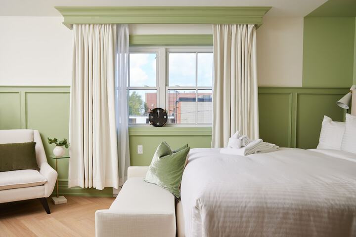 Grand Room 1 King Bed Balcony City View (10 of 48)