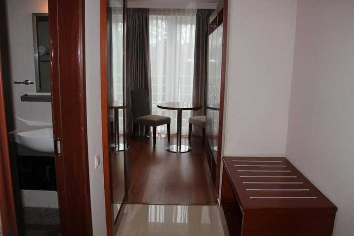 Room 17 of 31