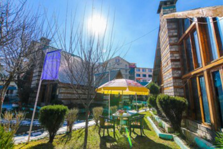Hotel Exterior 15 of 23